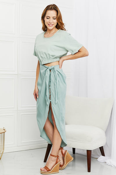 Make It Work Cut-Out Midi Dress in Mint